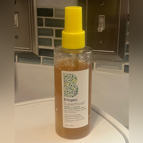 Briogeo texturizing spray - Picture 3 of 5